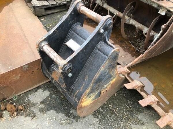 CATERPILLAR 302.5 + TARIERE HYDRAULIQUE + 3 GODETS – Image 24