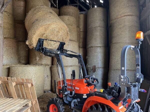 Kubota EK1-261 +  chargeur frontal – Image 13