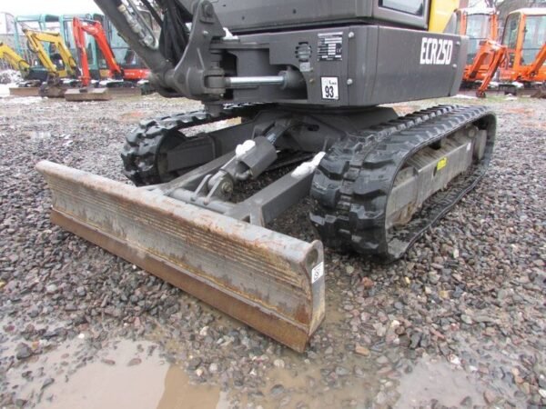 Volvo ECR 25 D – Image 12
