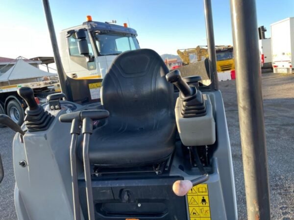 BOBCAT E20 – Image 9