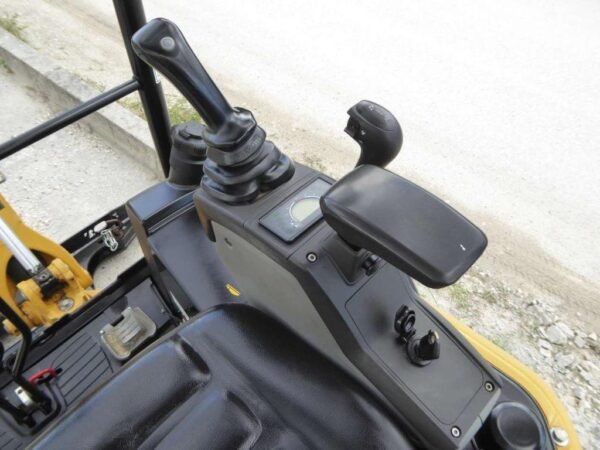 CATERPILLAR 301.7D CR – Image 22
