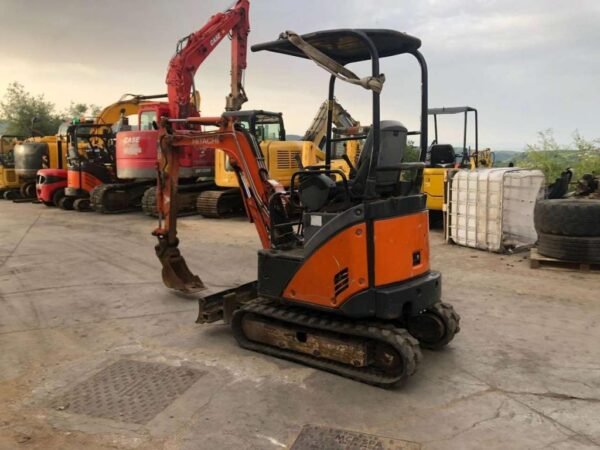 HITACHI ZX17U-2 YLR – Image 17