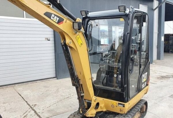 CAT 302.2D 2,1 T + 3 GODETS – Image 9
