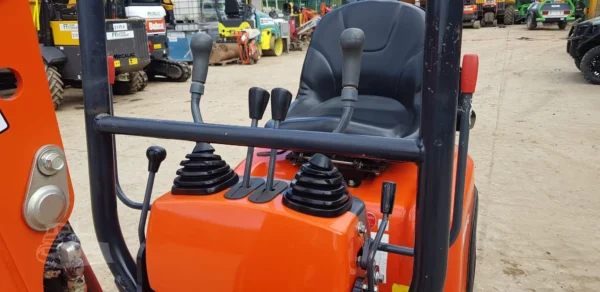 KUBOTA K008-3 + 3 GODETS – Image 4