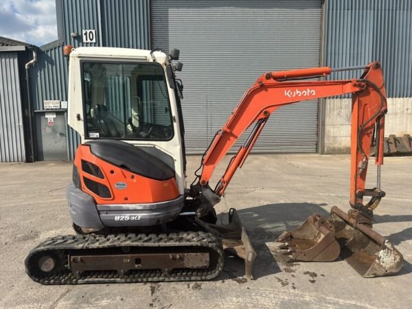 Kubota U25-3 + BRH(marteau hydraulique) + 3 GODETS – Image 5