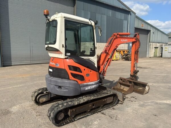 Kubota U25-3 + BRH(marteau hydraulique) + 3 GODETS – Image 7