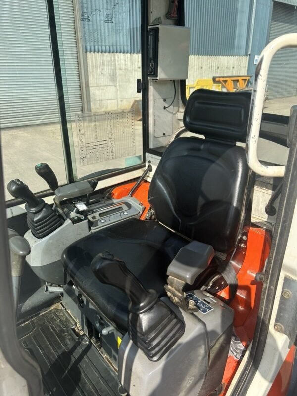 Kubota U25-3 + BRH(marteau hydraulique) + 3 GODETS – Image 8