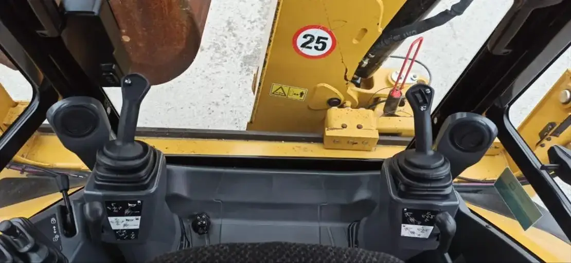 Caterpillar Cat 444 F2 – Image 7