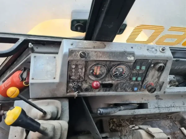 Massey Ferguson 860 backhoe – Image 16