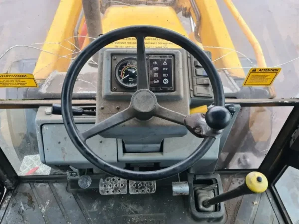 Massey Ferguson 860 backhoe – Image 2
