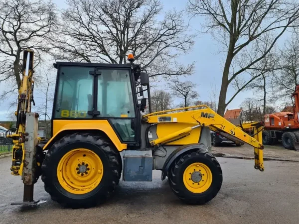 Massey Ferguson 860 backhoe – Image 4