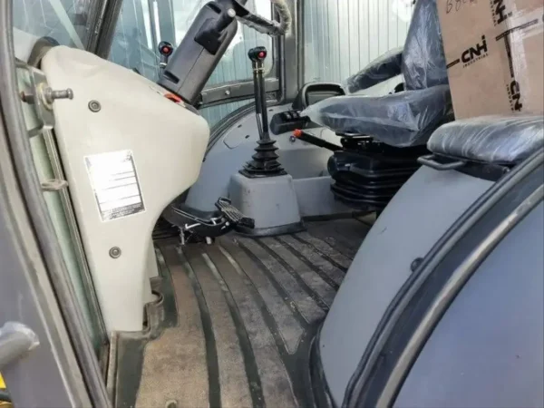 New Holland B80B – Image 3