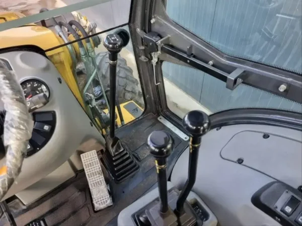 New Holland B80B – Image 7