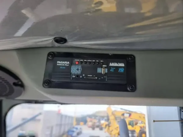 New Holland B80B – Image 8
