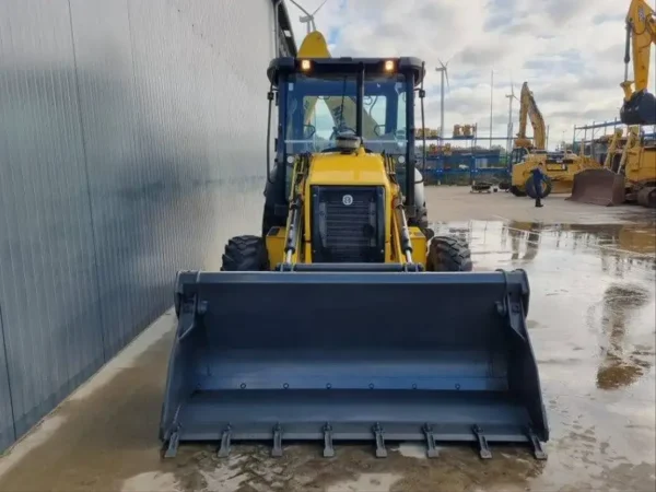 New Holland B80B – Image 16