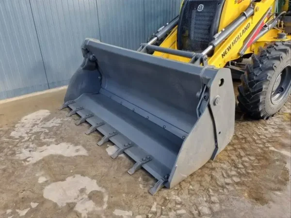 New Holland B80B – Image 17