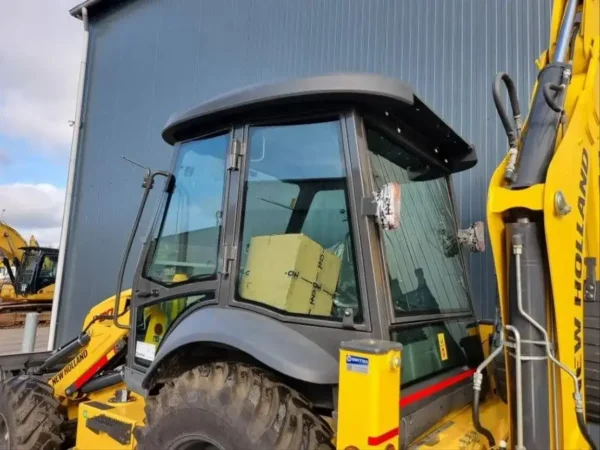 New Holland B80B – Image 19