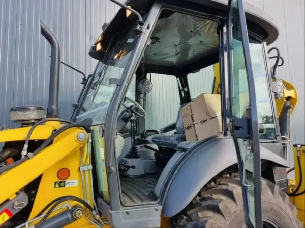 New Holland B80B – Image 2