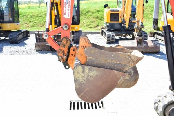 2015 Kubota U 27-4 + 3 Godets et Attache rapide – Image 6