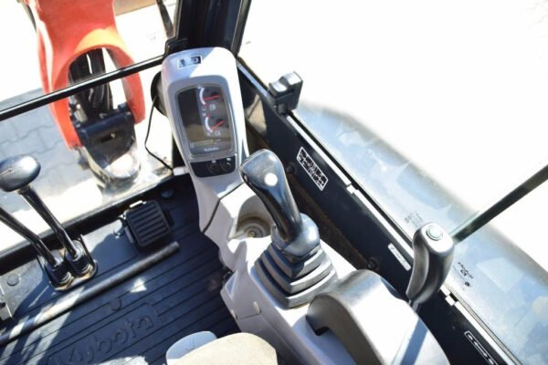 2015 Kubota U 27-4 + 3 Godets et Attache rapide – Image 2