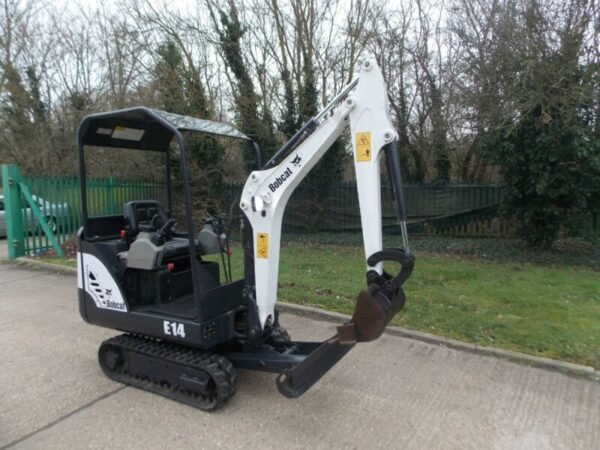 Bobcat E14, 1.5T 2013 et remorque 2,6T – Image 9