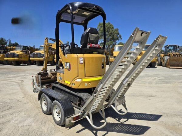 2021 CATERPILLAR 301.7CR + 3 GODETS + REMORQUE – Image 25